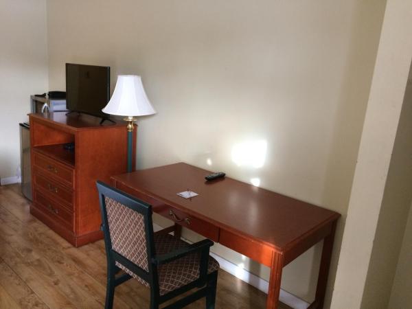 Nice Inn Edmonton : photo 6 de la chambre chambre lit queen-size - non-fumeurs