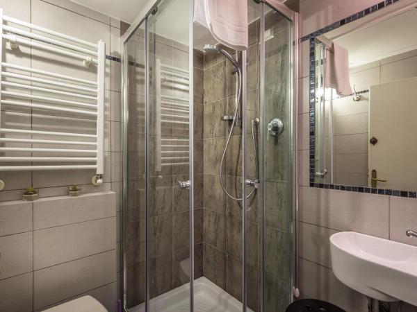 Hotel Ferretti : photo 2 de la chambre chambre simple avec salle de bains commune