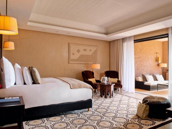 Fairmont Royal Palm Marrakech : photo 2 de la chambre suite familiale lit king-size - vue sur montagnes