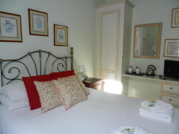 Brocks : photo 8 de la chambre chambre lit king-size avec baignoire