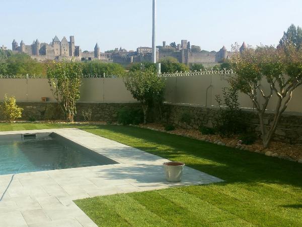 Sur le quai : photo 1 de la chambre chambre lit king-size - vue sur jardin