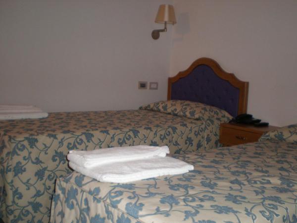 Villa Aretusi : photo 1 de la chambre chambre lits jumeaux Économique
