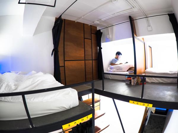 Book a Bed Poshtel - SHA Plus : photo 6 de la chambre lit dans dortoir mixte de 4 lits