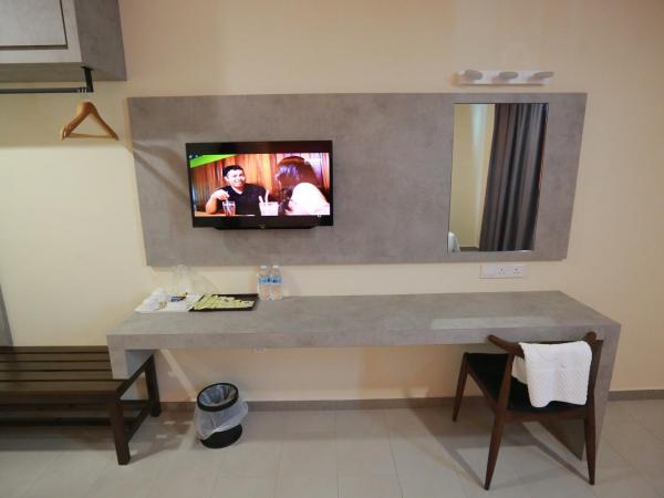 Pantai Regal Hotel : photo 6 de la chambre deluxe super twin room