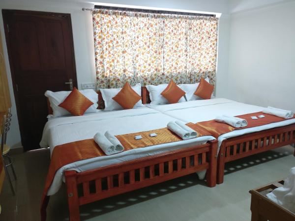 A V Residency : photo 3 de la chambre suite familiale avec douche