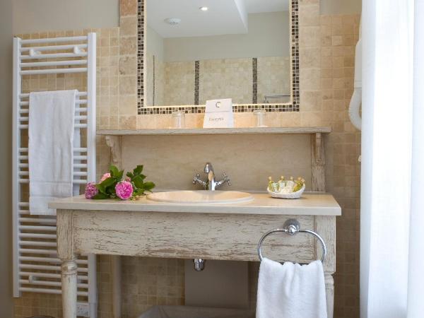 Hôtel Aux Vieux Remparts, The Originals Relais : photo 4 de la chambre chambre double deluxe