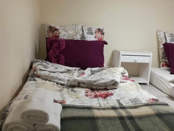 DobraNoc : photo 3 de la chambre chambre triple avec salle de bains