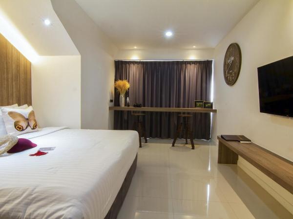 Bossotel Chiang Mai : photo 5 de la chambre chambre lit queen-size - vue sur jardin