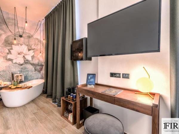 La Spezia by The First - Luxury Rooms & Suites : photo 3 de la chambre suite lune de miel avec baignoire