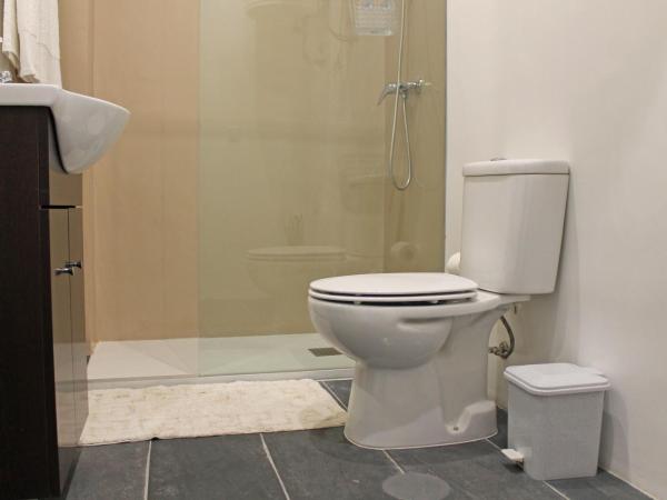 Lunar Guest House : photo 4 de la chambre chambre double avec installations communes