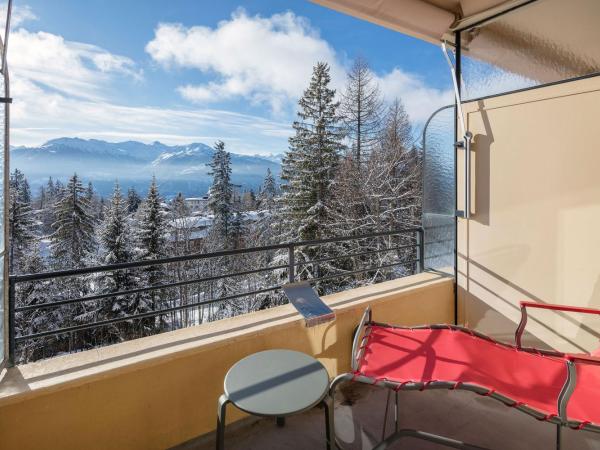 Crans-Montana Youth Hostel : photo 4 de la chambre chambre simple avec salle de bains privative