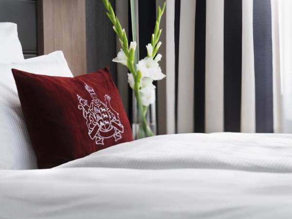 Mövenpick Hotel Stuttgart Airport : photo 7 de la chambre suite junior lit king-size