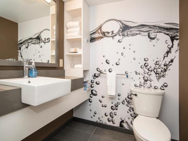 Blue Horizon Hotel : photo 7 de la chambre hébergement lit king-size plus avec balcon