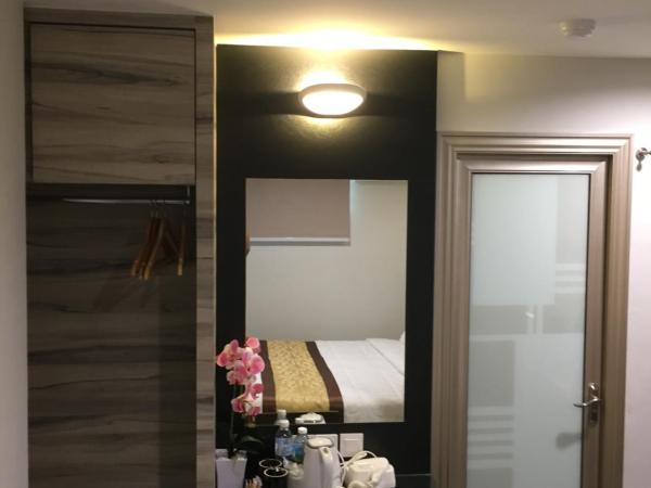 Meriton Inn : photo 1 de la chambre chambre lit king-size standard