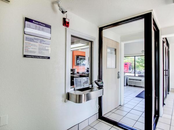 Rodeway Inn : photo 7 de la chambre chambre lit queen-size - non-fumeurs