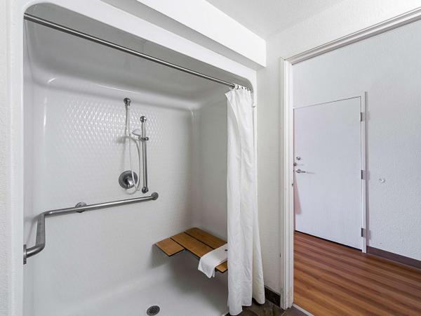 Motel 6-San Antonio, TX - Downtown - Alamo Dome : photo 9 de la chambre chambre 2 lits queen-size - non-fumeurs