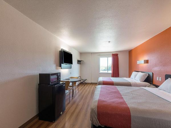 Motel 6-San Antonio, TX - Downtown - Alamo Dome : photo 2 de la chambre chambre 2 lits queen-size - non-fumeurs