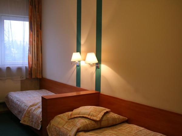 Amicus Żoliborz : photo 2 de la chambre chambre triple avec salle de bains privative séparée