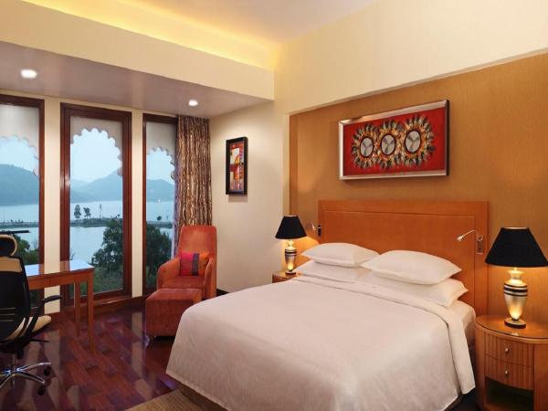 Radisson Blu Udaipur Palace Resort & Spa : photo 8 de la chambre classe affaires