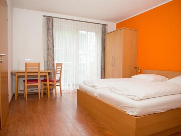 YoHo - International Youth Hostel : photo 2 de la chambre chambre double avec salle de bains privative