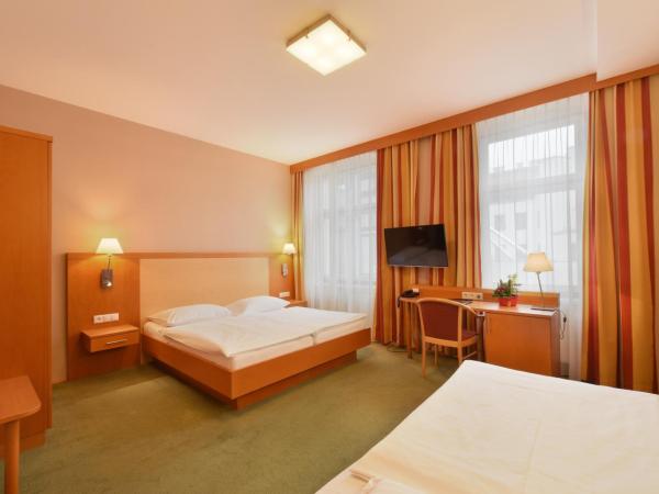 Hotel Lucia : photo 4 de la chambre chambre triple