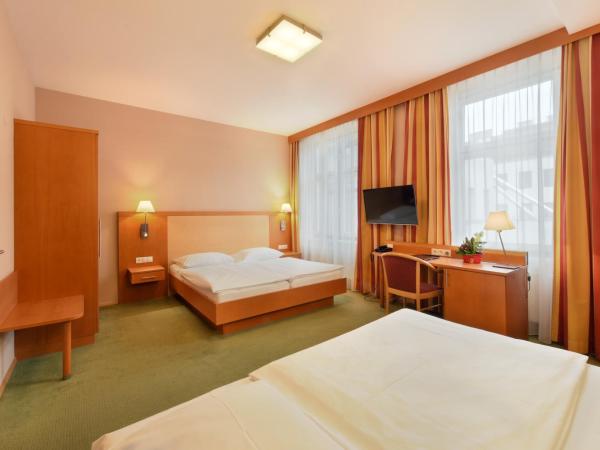 Hotel Lucia : photo 6 de la chambre chambre triple