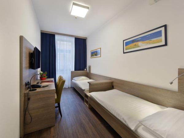 Hotel Lucia : photo 1 de la chambre chambre lits jumeaux