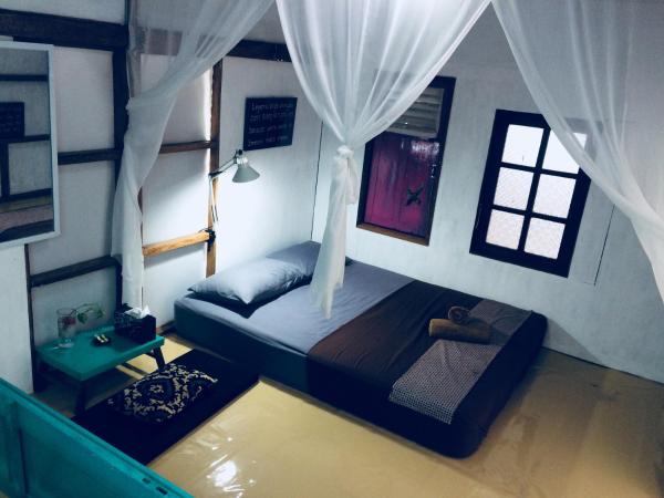 Yez Yez Yez All Good Hostel : photo 8 de la chambre chambre double avec salle de bains privative