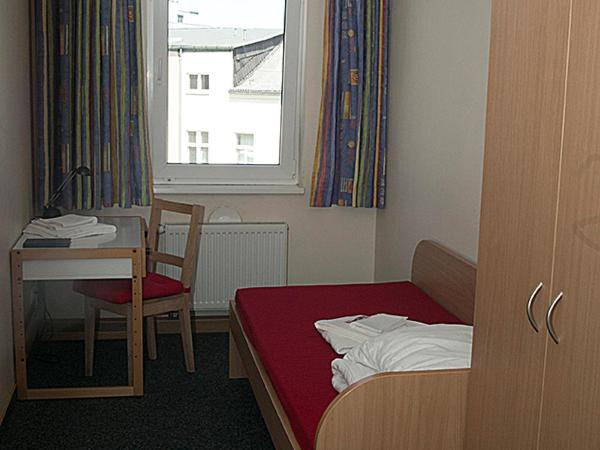 CVJM Jugendgästehaus Berlin : photo 4 de la chambre chambre simple avec salle de bains privative