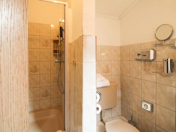 Hotelpension Margrit : photo 2 de la chambre chambre simple avec toilettes communes et douche privée