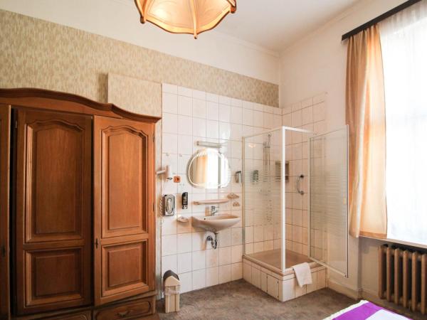 Hotelpension Margrit : photo 8 de la chambre chambre double avec toilettes communes et douche