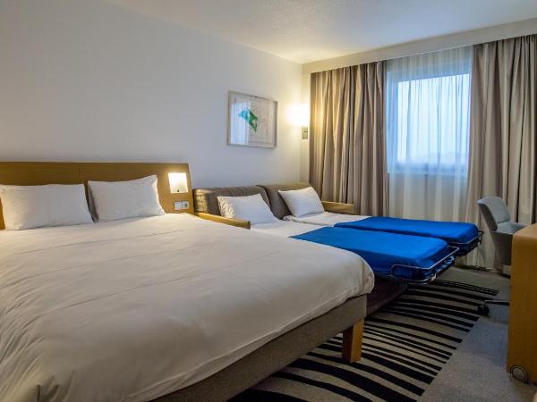 Novotel Bourges : photo 2 de la chambre chambre supérieure avec lit queen-size et canapé-lit double
