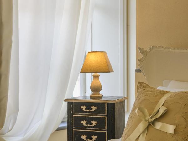 B&B Di Camilla : photo 2 de la chambre chambre quadruple avec salle de bains privative