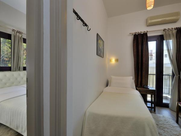 Dryades & Orion Hotel : photo 5 de la chambre chambre triple standard