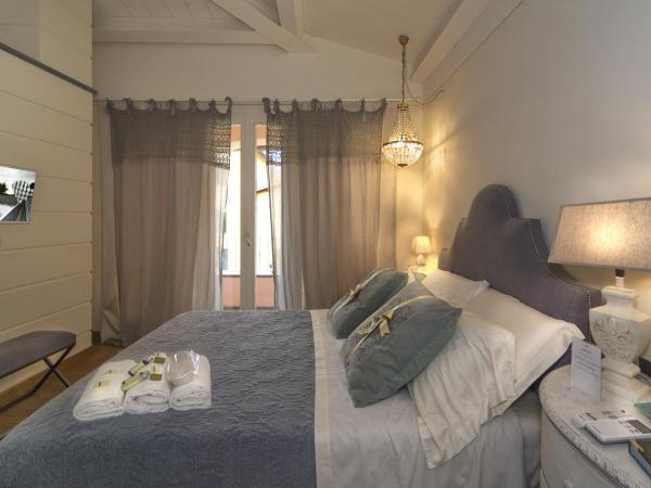 B&B Di Camilla : photo 3 de la chambre chambre triple avec salle de bains privative