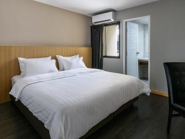 Travelier Hostel : photo 2 de la chambre chambre double avec salle de bains privative