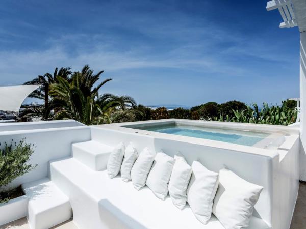 Ostraco Suites : photo 3 de la chambre suite avec bain à remous extérieur - vue sur mer 