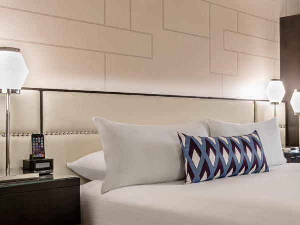 Harrah's Las Vegas Hotel & Casino : photo 2 de la chambre chambre deluxe lit king-size - tour vallée - non-fumeurs