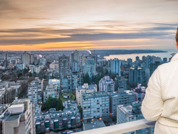 Blue Horizon Hotel : photo 7 de la chambre hébergement lit queen-size avec balcon - vue sur eau