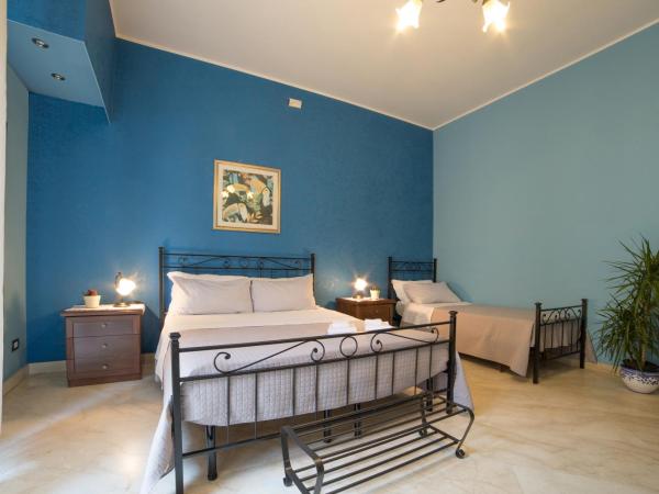 Catania Inn Rooms : photo 5 de la chambre chambre quadruple avec balcon 