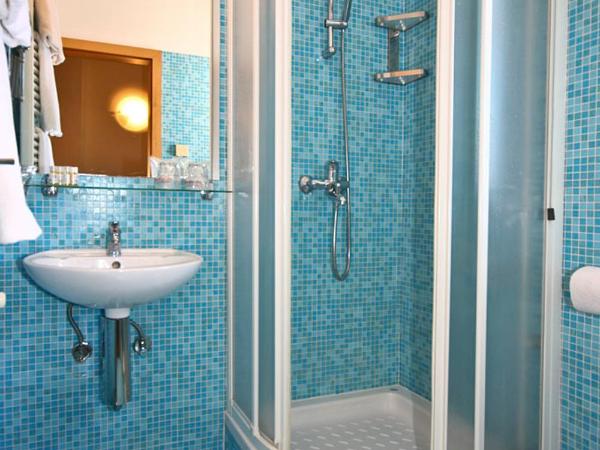 Villa Andrea : photo 10 de la chambre chambre double - vue sur jardin