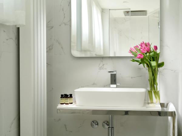 Locanda della Posta Boutique Hotel : photo 4 de la chambre chambre lit queen-size avec bain à remous