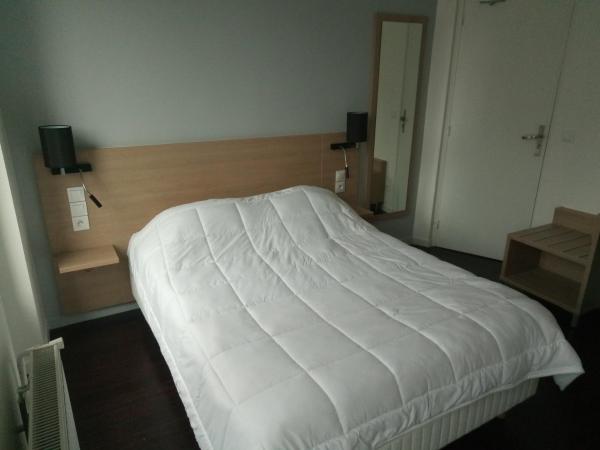 Hotel Rivoli : photo 3 de la chambre chambre double avec salle de bains privative