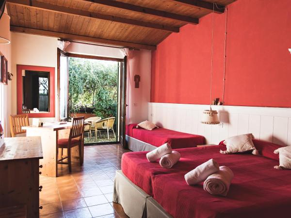 Corte San Mattia : photo 8 de la chambre chambre triple standard avec jardin privé