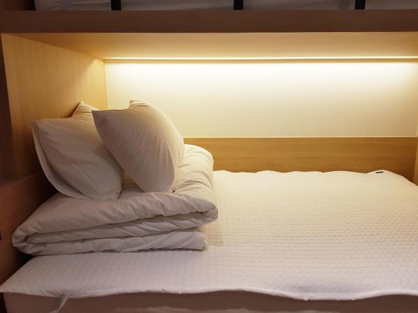 Artravel Myeongdong : photo 4 de la chambre chambre triple avec salle de bains privative