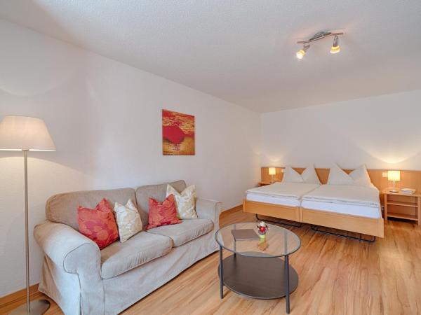 Neuhaus Golf- & Strandhotel : photo 3 de la chambre chambre familiale - vue sur jardin (2 adultes + 2 enfants)