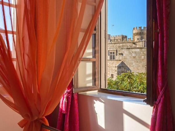 Nikos Takis Fashion Boutique Hotel : photo 2 de la chambre grande suite principale royale avec jacuzzi sur terrasse - vue sur mer