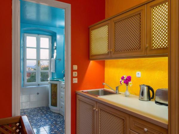 Nikos Takis Fashion Boutique Hotel : photo 10 de la chambre grande suite principale royale avec jacuzzi sur terrasse - vue sur mer