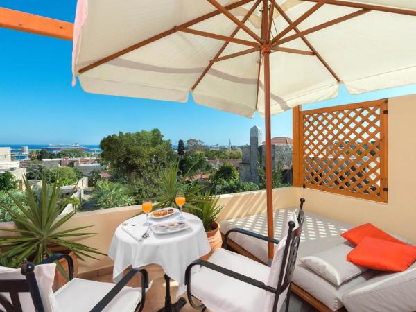 Nikos Takis Fashion Boutique Hotel : photo 5 de la chambre grande suite principale royale avec jacuzzi sur terrasse - vue sur mer