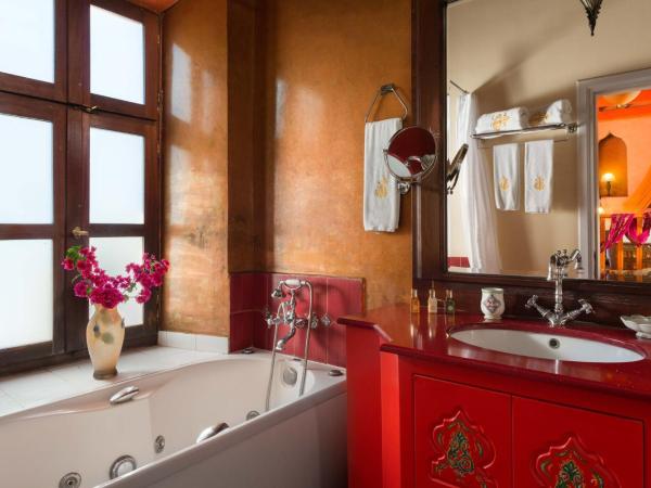 Nikos Takis Fashion Boutique Hotel : photo 3 de la chambre suite supérieure avec baignoire spa - vue sur palais du grand maître